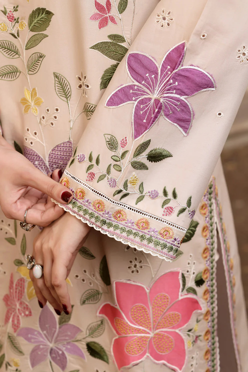 Veezal - Unstitched Luxury Lawn Heavy Embroidered 3PC Suit - VL1356
