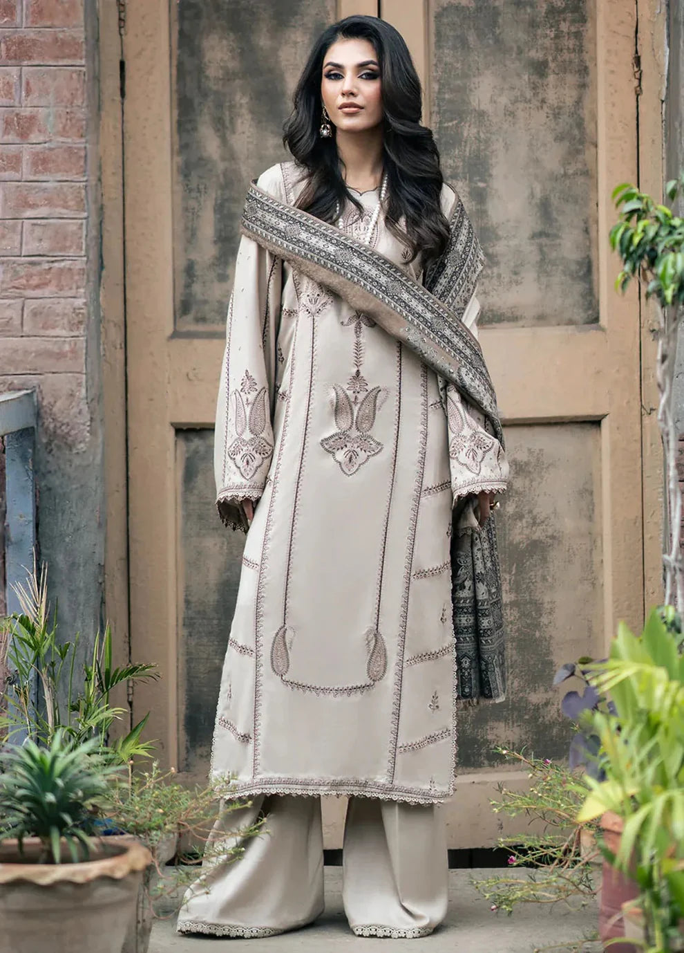 Izel Embroidered Dhanak Three Piece - VL1190