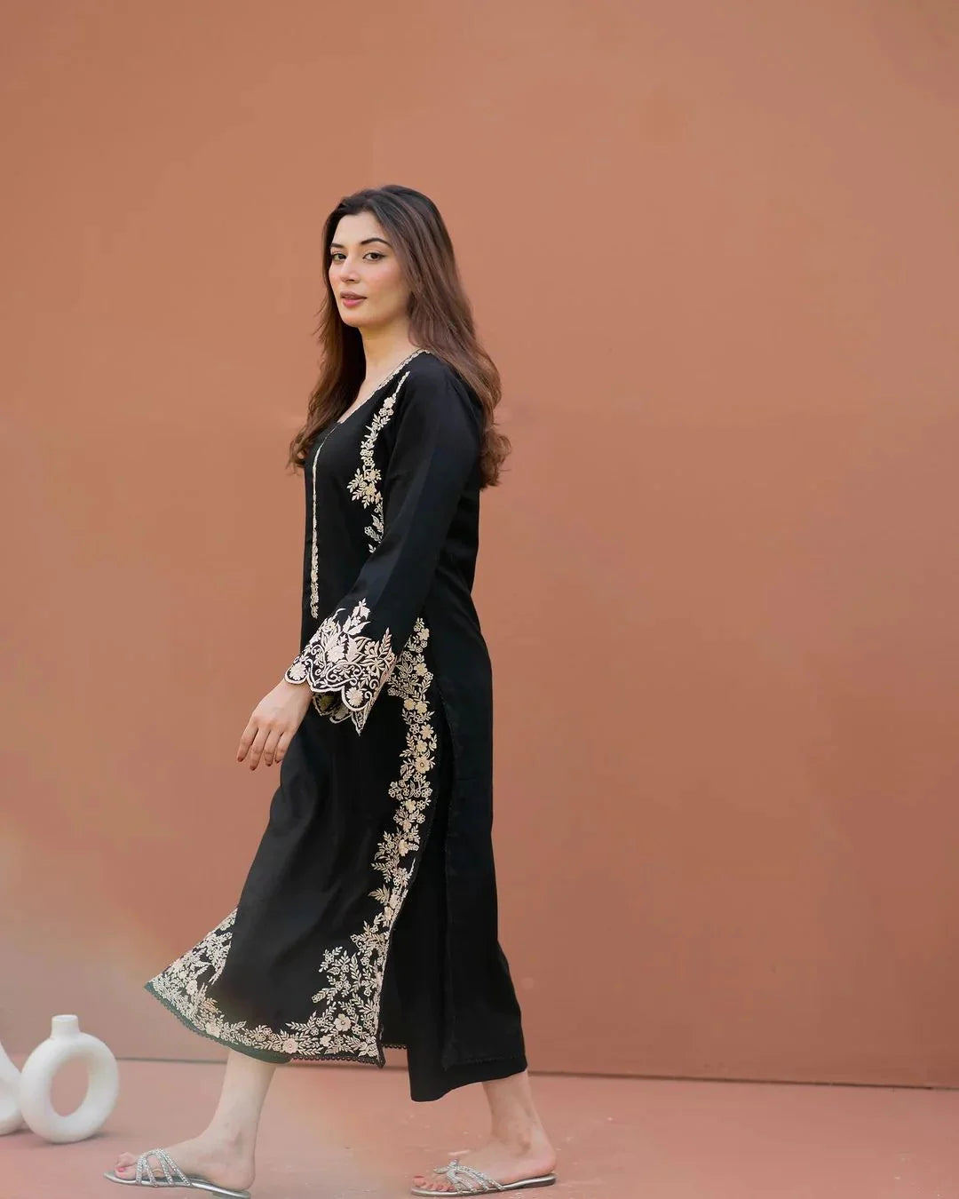 Lajwanti 2Pc Embroidered Lawn Suite With Fully Embroidered trouser & Patches VL725