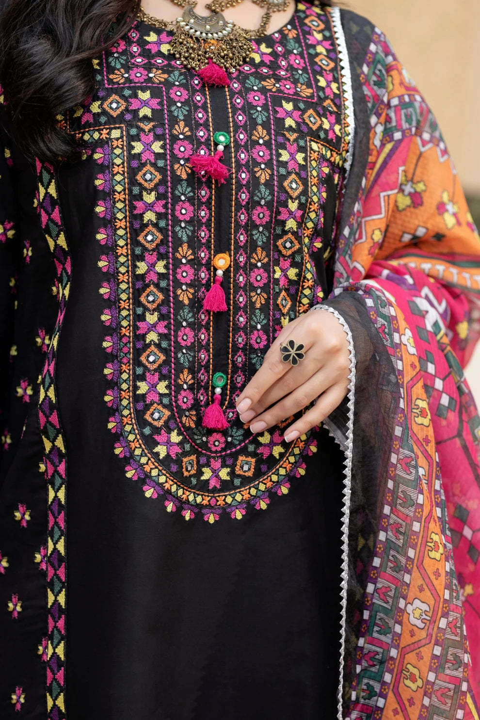 Veezal - Unstitched Luxury Lawn Heavy Embroidered 3PC Suit - VL1343