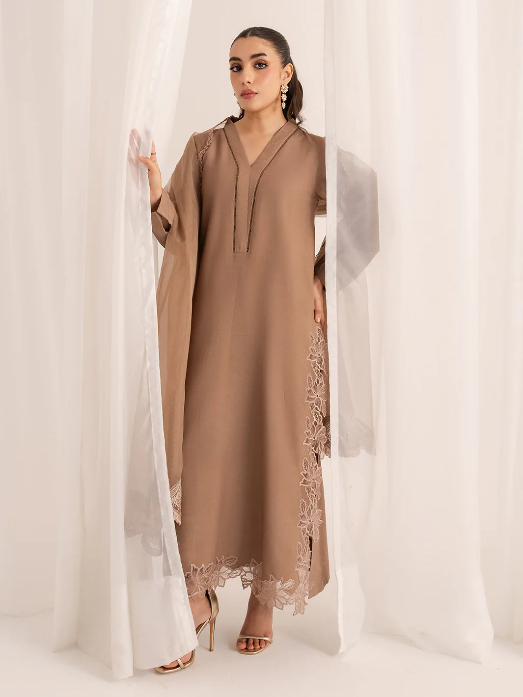 Veezal - Lawn 3.piece embroidered Summer suit with Orgenza Dupatta. VL1278