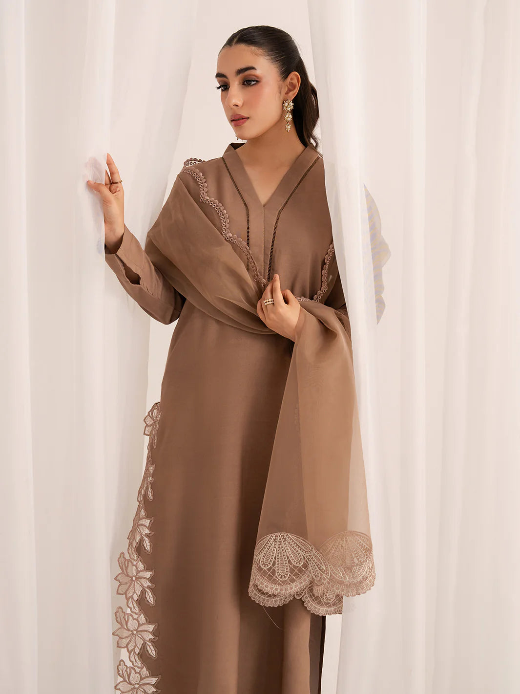 Veezal - Lawn 3.piece embroidered Summer suit with Orgenza Dupatta. VL1278