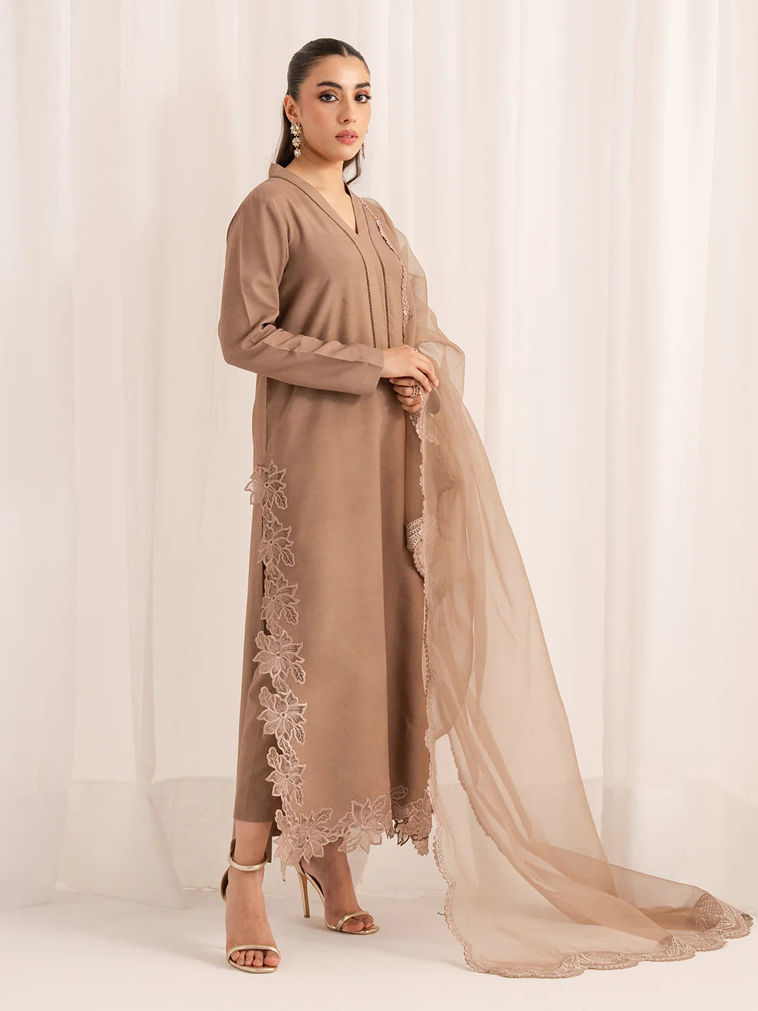 Veezal - Lawn 3.piece embroidered Summer suit with Orgenza Dupatta. VL1278
