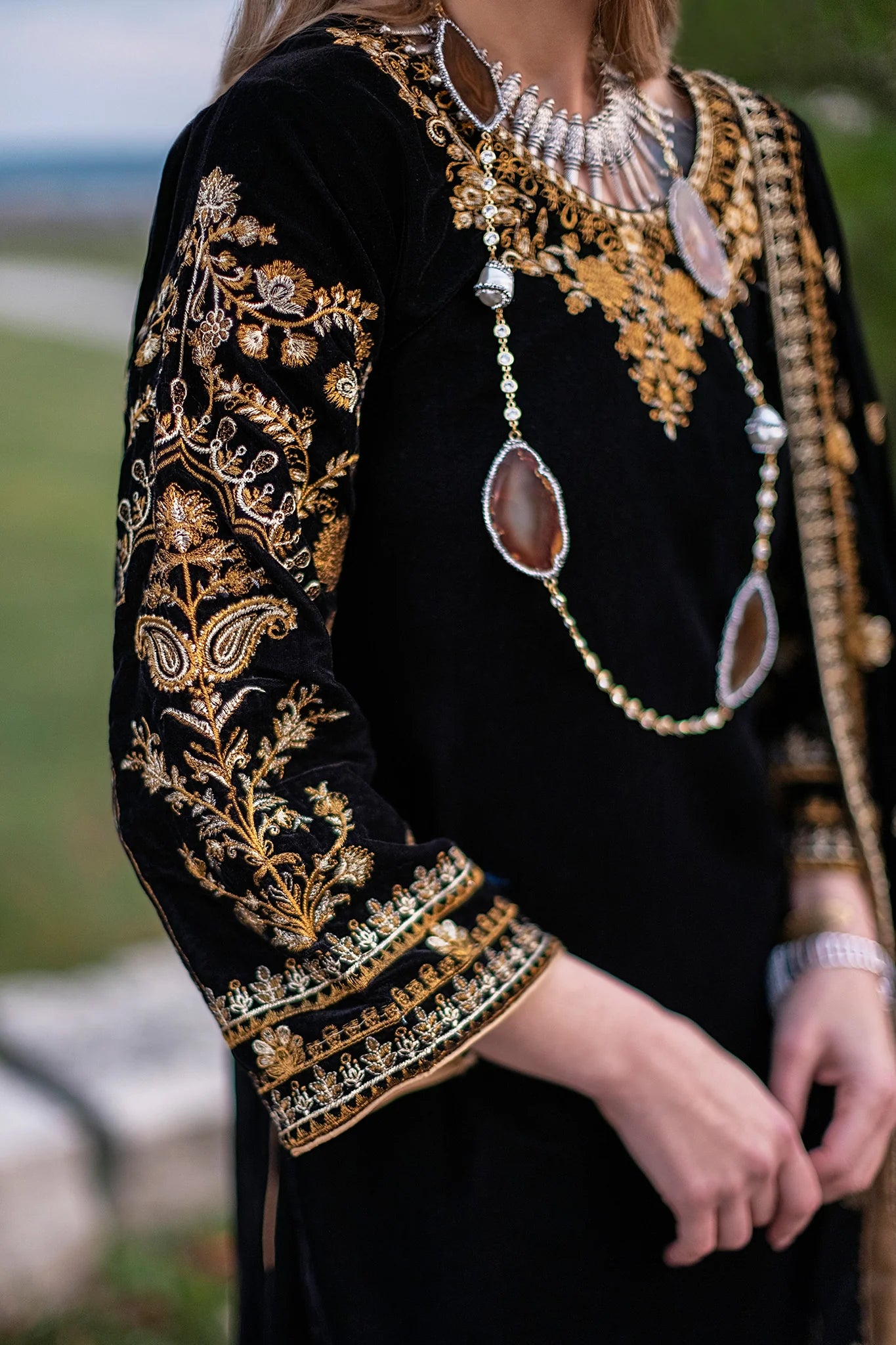 VL956 Unstitched 3PCs Embroidered Velvet Dress With Embroidered Velvet Shawl