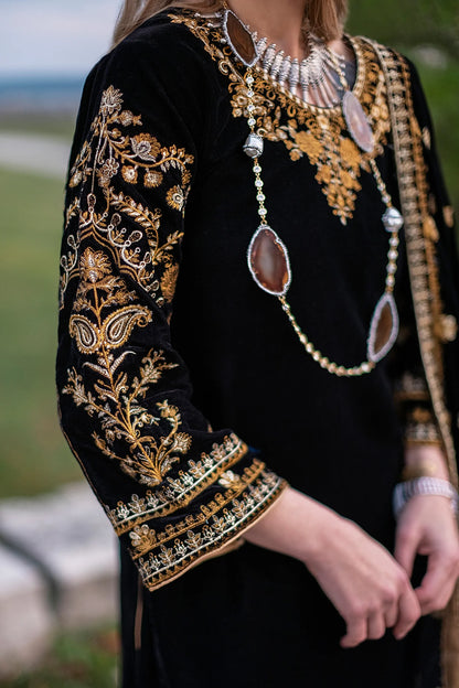 VL956 Unstitched 3PCs Embroidered Velvet Dress With Embroidered Velvet Shawl