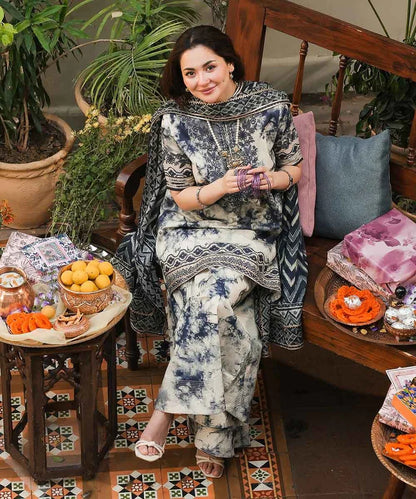 3-Pc Digital Print with  Embroidered pathces Karandi Dppatta - VL1205