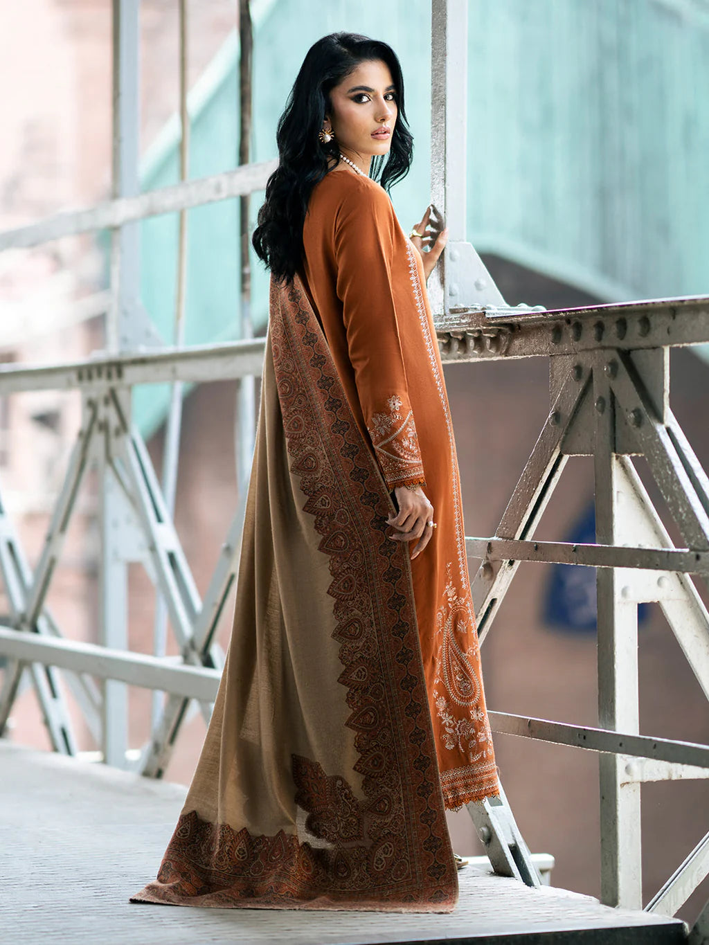 izel - Winter 3PC Dhanak Embroidered Suit - VL1262
