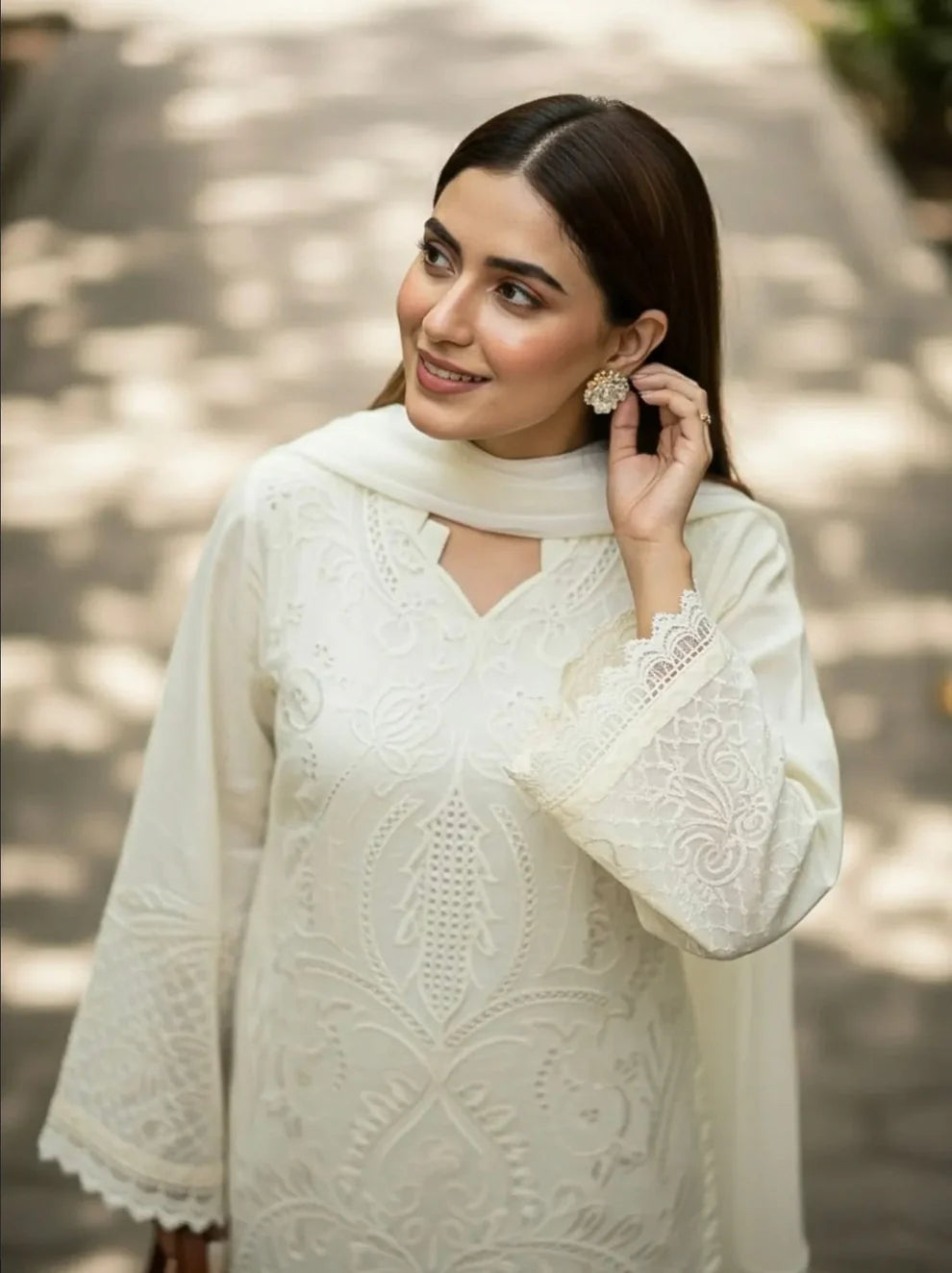Veezal - 3PC Lawn Chiken Kari Embroidered Shirt with organza Embroidered Dupatta VL1286