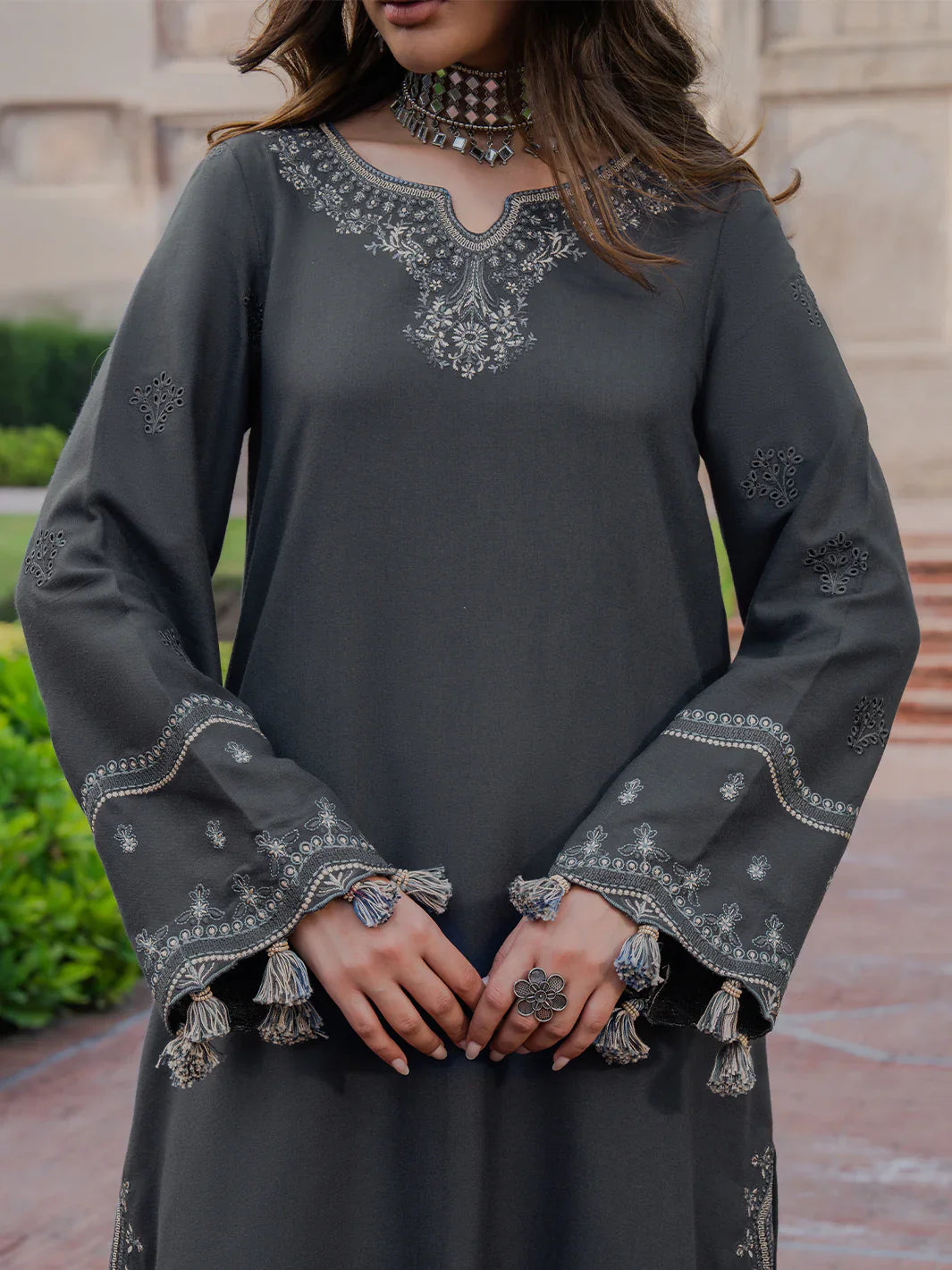 izel - Winter 3PC Dhanak Embroidered Suit - VL1252